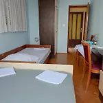4 Bedrooms 50-70m To The Sea Until 11 People