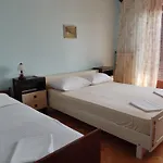 4 Bedrooms 50-70m To The Sea Until 11 People