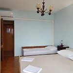 4 Bedrooms 50-70m To The Sea Until 11 People *