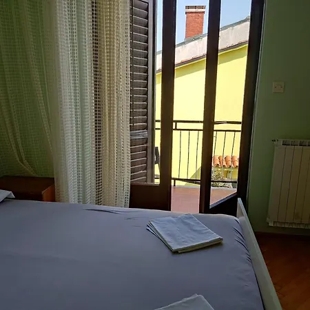4 Bedrooms 50-70m To The Sea Until 11 People
