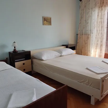 4 Bedrooms 50-70m To The Sea Until 11 People