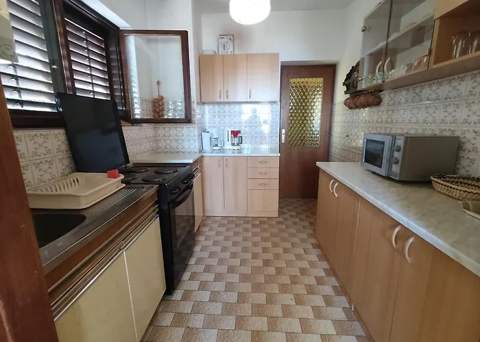 4 Bedrooms 50-70m To The Sea Until 11 People *