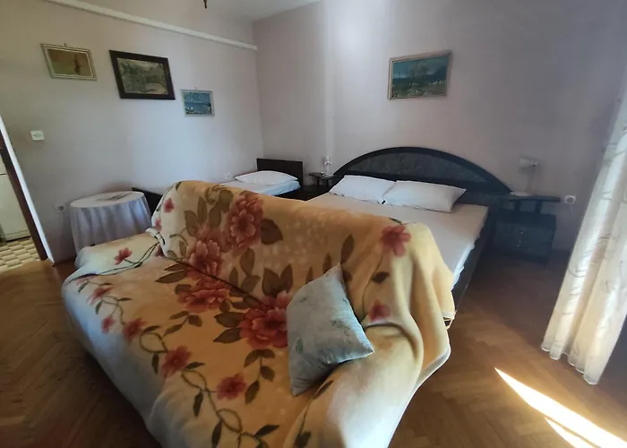 4 Bedrooms 50-70m To The Sea Until 11 People