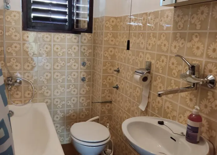 4 Bedrooms 50-70m To The Sea Until 11 People Appartamento