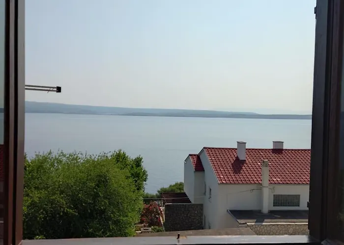 4 Bedrooms 50-70m To The Sea Until 11 People