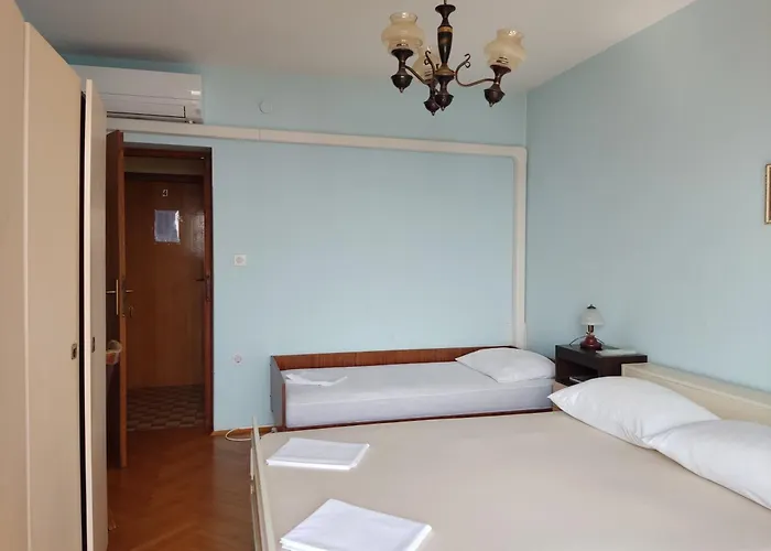 4 Bedrooms 50-70m To The Sea Until 11 People *
