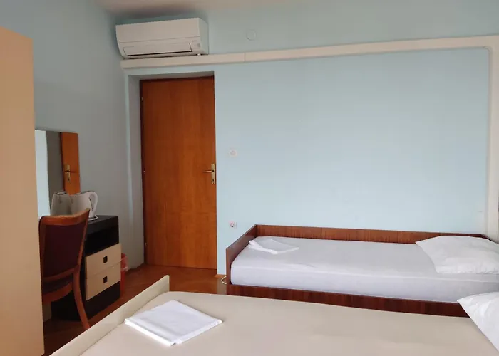 4 Bedrooms 50-70m To The Sea Until 11 People Appartamento