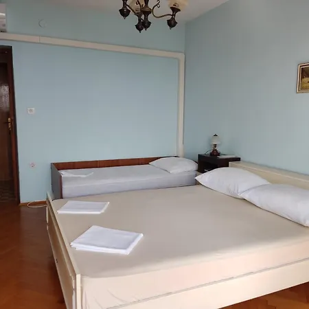 Apartment Approx 50-70M To Sea Apartment Dramalj 4 Bedrooms 4-10 People