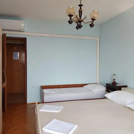 Approx 50-70M To Sea Apartment Dramalj 4 Bedrooms 4-10 People *