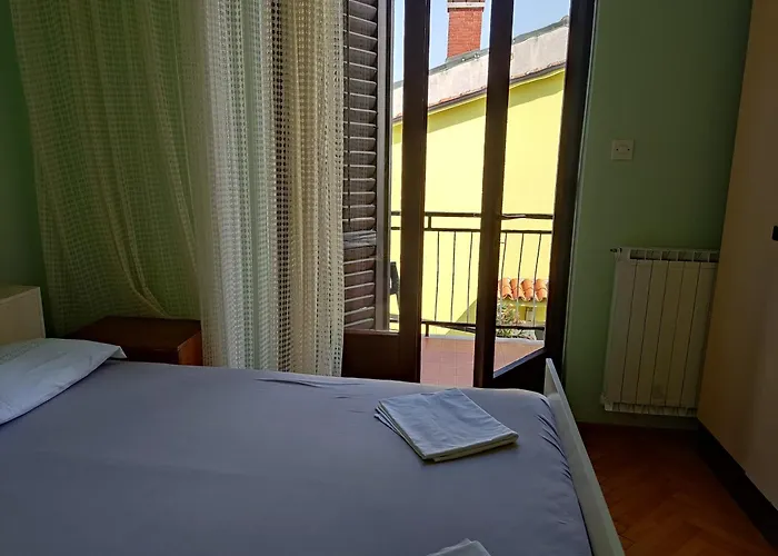 4 Bedrooms 50-70m To The Sea Until 11 People