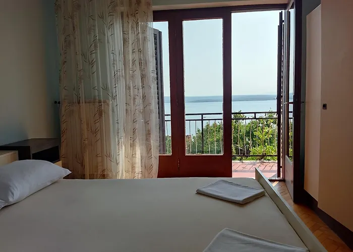 Apartment 4 Bedrooms 50-70m To The Sea Until 11 People *